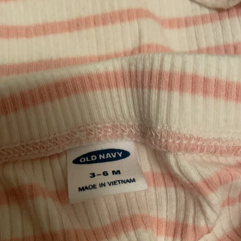Old Navy Bundle striped set and heart print onesie  pink white 3-6M